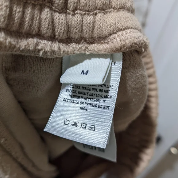 NEW Citizens of Humanity | Nia Wide-leg Sweatpant in Nougat - Picture 10 of 13